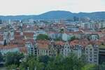 Blick aus der Kabine der Schlobergbahn auf Graz.