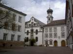 Hall, Stiftsplatz mit Jesuitenkirche, erbaut bis 1610, heute Konzertsaal (01.05.2013)