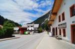 Auf der Innsbruckerstrae im Tiroler Grenzort Scharnitz.