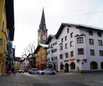 Blick ins Zentrum von Kitzbhel mit der Pfarrkirche Sankt Katharina, 23.02.2019.