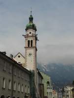 Der Turm der Spitalskirche in der Maria-Theresien Strae in Innsbruck.