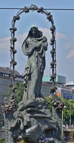 Maria Statue auf der Mariabr�cke in Wien.