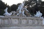 Der zwischen 1778 und 1780 erbaute Neptunbrunnen im Schlossgarten von Schloss Schnbrunn in Wien.