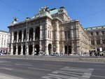 Wiener Staatsoper, das Erste Haus am Ring, 1861 begann der Bau nach Plnen der Architekten August Sicard von Sicardsburg und Eduard van der Nll im Stil der Neorenaissance (20.04.2019)