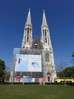 Wien, neugotische Votivkirche, dreischiffige Basilika mit einem Chorumgang, erbaut von 1857 bis 1879 (20.04.2018)