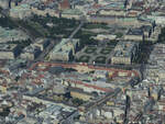 Zentral im Bild der Maria-Theresien-Platz mit dem Naturhistorischen und Kunsthistorischen Museum, darber der Heldenplatz und die Hofburg, darunter relativ markant der Flakturm Stiftskaserne, ein