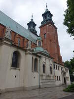 Gniezno / Gnesen, Kathedrale Maria Himmelfahrt, erbaut von 1342 bis 1415, Nordturm von 1512 (12.06.2021)
