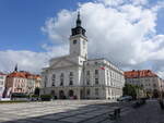 Kalisz / Kalisch, Rathaus am Hauptplatz Rynek, erbaut 1925 durch den Architekten Sylwester Pajzderski (13.06.2021)