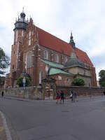 Krakau, Fronleichnamskirche in der Bozego Ciala Strae, erbaut ab 1340, Chor erbaut von 1369 bis 1387, Langhaus erbaut bis 1405, Kirchturm erbaut von 1566 bis 1582 (04.09.2020)