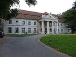 Niedzwiedz, klassizistisches Schloss Wodzickich, erbaut 1808 (14.09.2021)