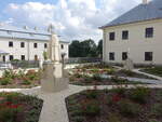 Imbramowice, Statue von Pabst Johannes Paul II.