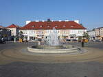 Wielun, Brunnen und Gebude am Plac Legionow (15.09.2021)