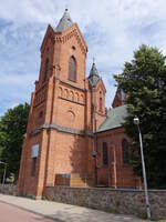 Ostrow Mazowiecka, neugotische Pfarrkirche Maria Himmelfahrt, erbaut von 1885 bis 1893 von den Architekten Władysław Czosnowski und Bronisław Szmidt (05.08.2021)