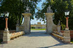 Das Portal zum Schlosspark in Wilanw.