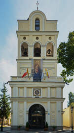 Der separate Glockenturm der Kirche St.