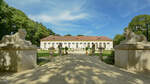 Die Alte Orangerie wurde von 1786 bis 1788 im nordwestlichen Teil des Łazienki-Parkes errichtet.