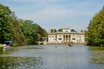 Dieses im Volksmund Palast auf dem Wasser genannte Schloss wurde im 17.