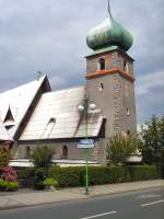 Kirche in Krummhbel am Fue der Schneekoppe, Polnisches Riesengebirge im Sommer 2004      * Polen/Niederschlesien/Karpacz (Krummhbel)