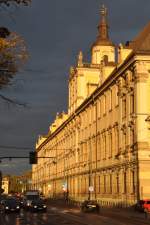 WROCŁAW, 08.10.2012, Blick auf die in der Abendsonne liegende Universittsbibliothek