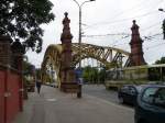 Brcke unweit der Jahrhunderthalle und des Zoos von Breslau (Wroclaw) im Sommer 2012