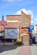 Reste der historischen Stadtmauer in Lębork (Lauenburg in Pommern).