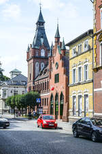 Das neogotische Rathaus von Lębork (Lauenburg in Pommern).