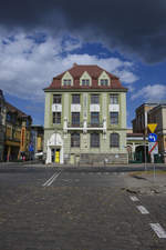 Das Gebude der BNP Bank am Plac Zwycięstwa (bis 1945 Stephanplatz) in Słupsk (Stolp) in Hinterpommern.