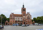 Das Rathaus (ratusz) in Słupsk (Stolp): Erbaut 1900 bis 1901 im neugotischen Backsteinstil, mit einem 59 Meter hohem Turm.
