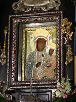 Tschenstochau, Schwarze Madonna im Hauptaltar der Kapelle Maria Geburt (19.06.2021)