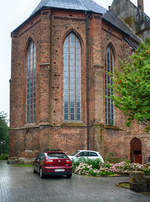 Gotische Fenster am Chor von der Marienkirche in Darłowo (Rgenwalde).