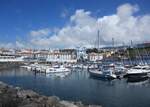 Die Stadt Angra do Heroismo auf der Azoren-Insel Terceira.