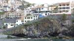 Mit Stolz erinnert sich das Restaurant an die Zeit, als Winston Churchill sich hier zum Malen inspirieren ließ (mittig) - oberhalb vom Hafen in Câmara de Lobos (Madeira, Südküste -