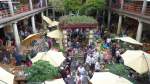 Samstags findet in der Markthalle  Mercado dos Lavradores  ein großer Bauernmarkt statt (Stadtzentrum von Funchal, Madeira - März 2014)