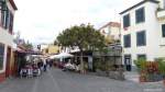 Viele Speiselokale gibt es in der Fußgängerzone im historischen Stadtteil Santa Anna (Funchal, Madeira - März 2014) 