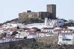 MRTOLA, 09.02.2022, Blick von der rechten Guadiana-Seite auf Burg und Teile der Altstadt