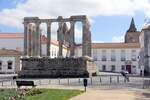 VORA (Concelho de vora), 10.02.2020, Blick vom Jardim Diana auf den ber 2000 Jahre alten Dianatempel aus der rmischen Zeit