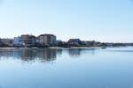 Faro, 21.02.2022, Blick von der Brcke, die zur Ilha de Faro fhrt,  auf die Ilha de Faro