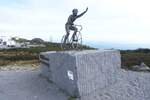 MONCHIQUE, 16.02.2022, Denkmal für den unermüdlichen Radfahrer, der sogar auf einen 902 m hohen Berg, den Foía, hinauffährt