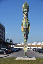 OLHO, 21.01.2022, Seepferdchen-Statue auf einem Kreisel an der Avenida 5 de Outubro
