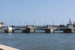TAVIRA, 19.03.2022, Blick auf den Rio Gilo mit der Ponte Romana (rmische Brcke)