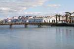 TAVIRA (Concelho de Tavira), 11.02.2010, Blick auf den Rio Gilo und die ber den Fluss fhrende Behelfsbrcke  