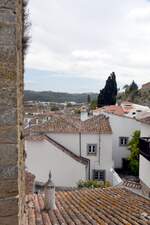 BIDOS (Concelho de bidos), 19.08.2019, Blick vom Burghof auf Teile des Ortes