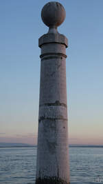 Eine der beiden Säulen der Cais das Colunas aus dem 18.