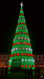 Dieser begehbare Weihnachtsbaum wurde im Dezember 2016 in Lissabon aufgestellt.