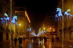 Die weihnachtlich beleuchtete Fugngerzone in der Innenstadt von Lissabon.
