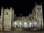 Nordfassade der Kathedrale von Porto (S do Porto) mit der im 18.