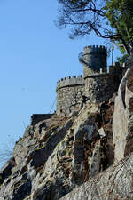 Der Turm des Schlossgartens (Torreo do Jardim do Palcio) im Park des Kristallpalastes in Porto.