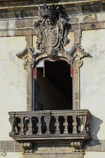 Der verblasste Glanz des verlassenen Herrenhauses Casa do Cais Novo in Porto.