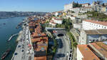 Blick von der Brcke Ponte Luiz I auf die Altstadt von Porto.