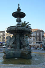 Der Lwenbrunnen (Fonte dos Lees) in Porto wurde 1886 fr die ffentliche Wasserversorgung erbaut.